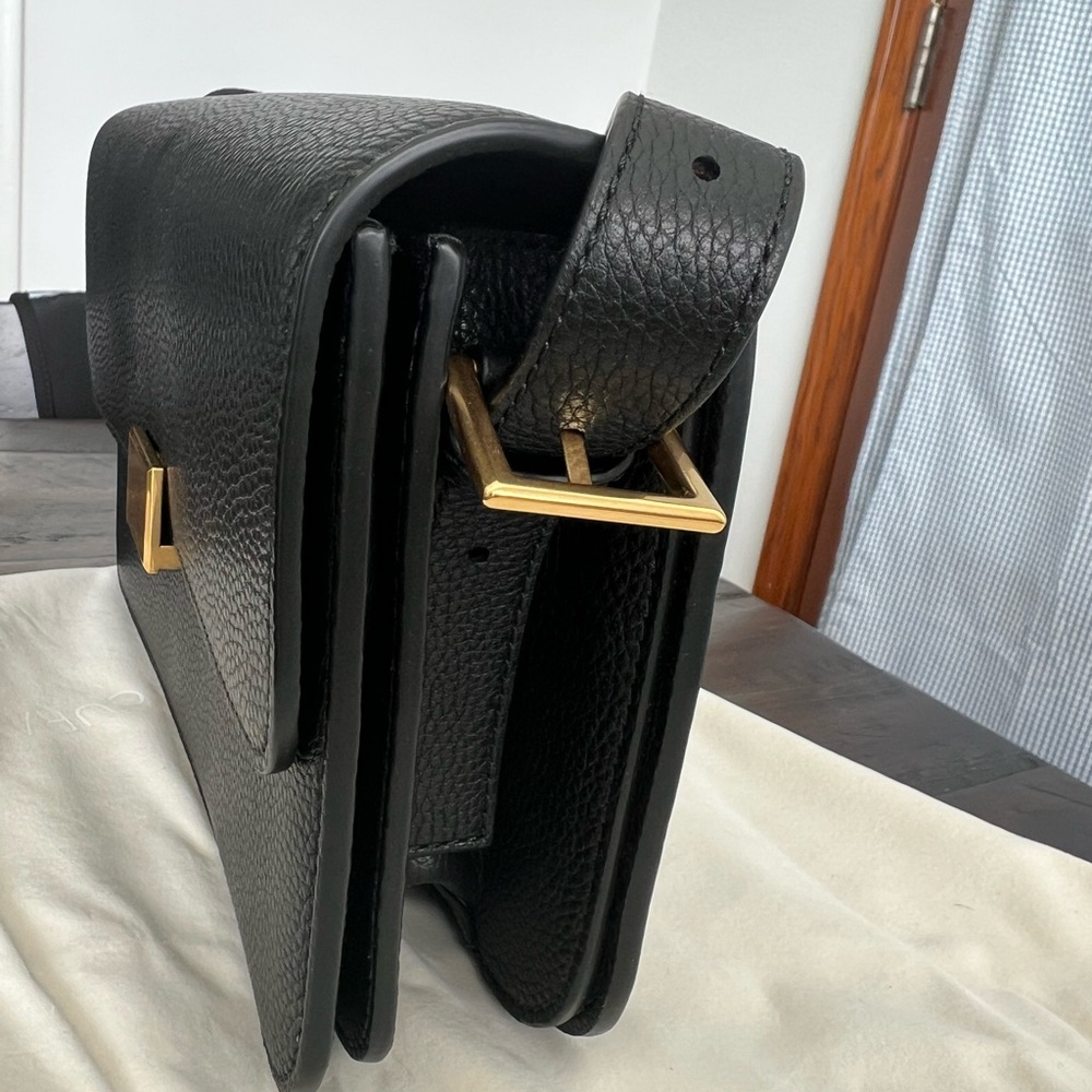 The Curated Elegant Black Leather Shoulder/Crossbody Bag - Picture 10 of 14